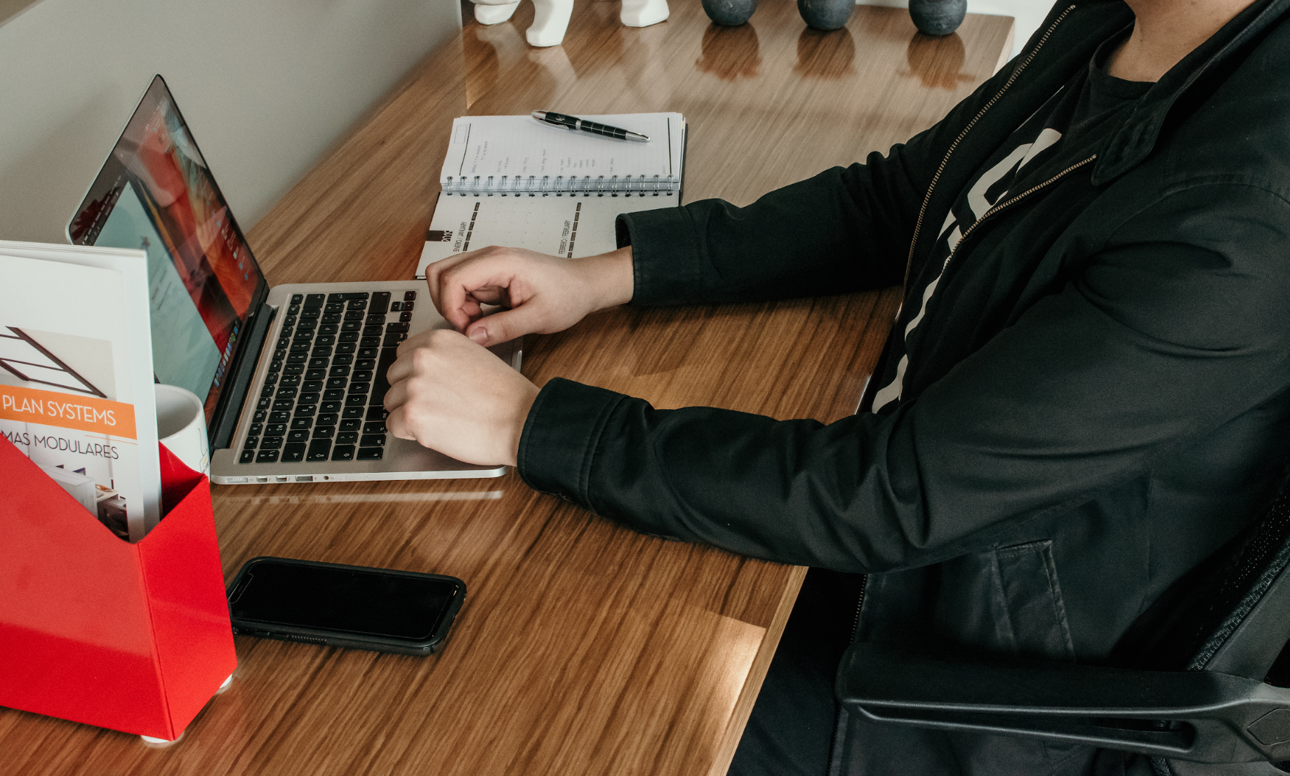 emprendedor-en-oficina-gebesa