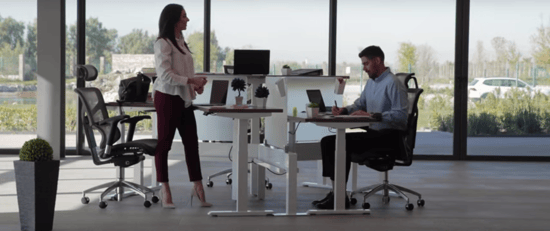 ¿Por qué usar un escritorio ajustable en altura?