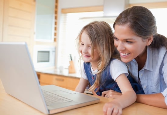 Ser mamá y trabajar en oficina: cómo equilibrar lo laboral y personal